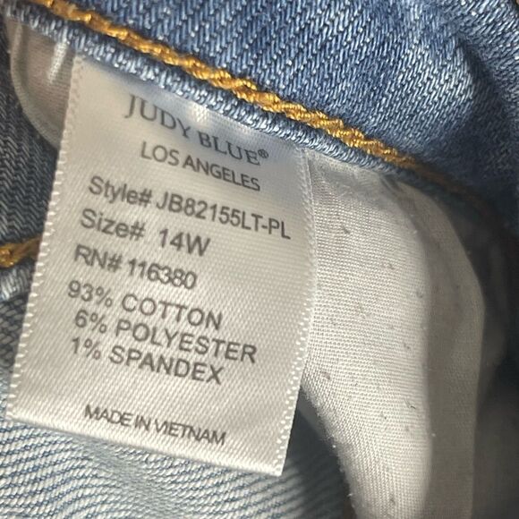 Judy Blue distressed light wash jeans frayed hem, size 14w - Picture 7 of 16